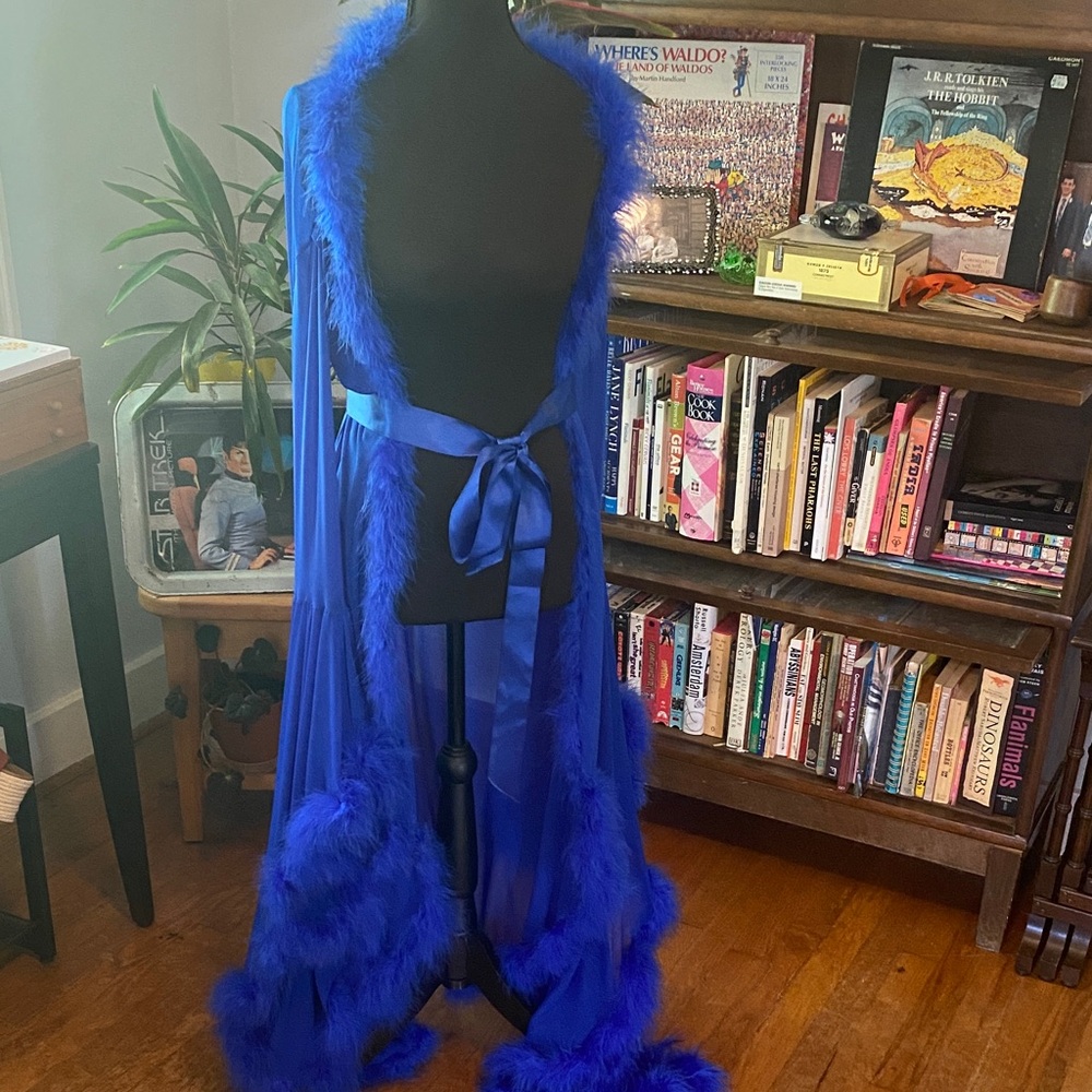 Elegant Blue Feathered Robe Vintage Lingerie